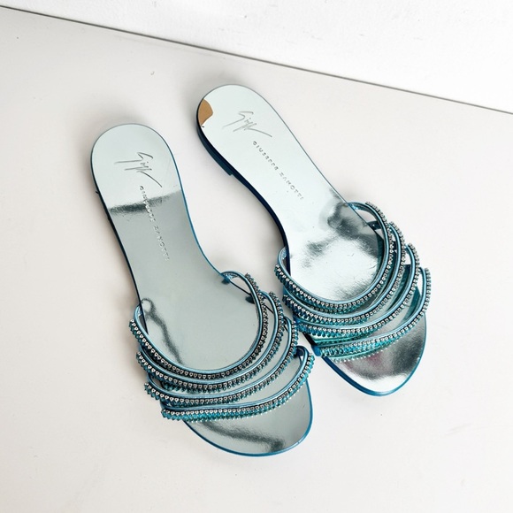 Giuseppe Zanotti
Iride crystal-embellished slides in metallic blue size 37.5 - Picture 2 of 7